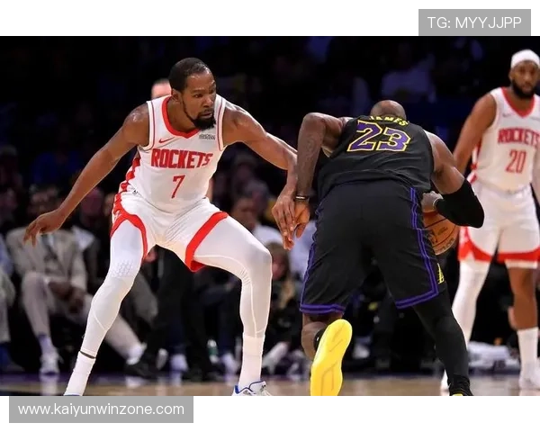 杜兰特脚踝轻伤出战成疑 太阳核心缺阵风险或迫使进攻体系全面调整 杜兰特脚踝轻伤出战成疑 太阳核心缺阵风险或迫使进攻体系全面调整